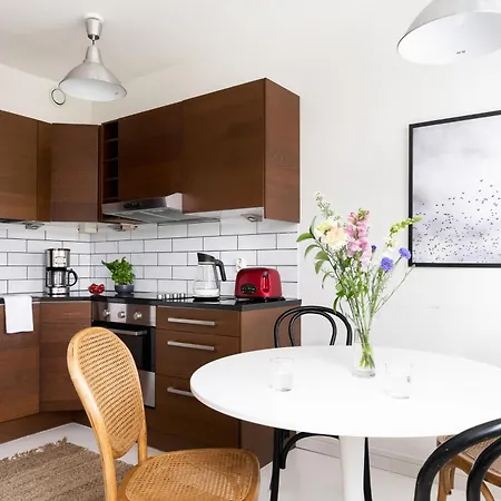 Family In Kallio Beside Metro W/ Free Parking Apartment *